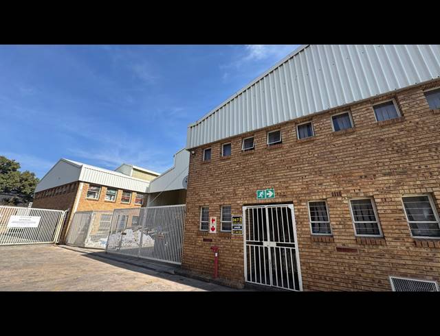 765M² WAREHOUSE TO LET IN KRAMERVILLE